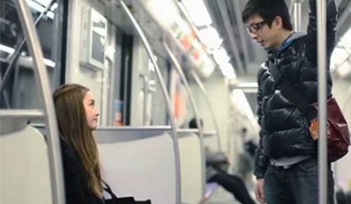 地铁搭讪女生的方法有哪些？第1张